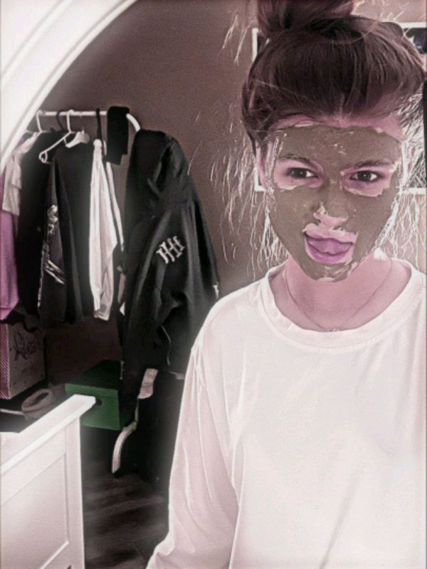 Помогите пожалуйста добить 200 подписчиков https://t.me/podvalarini4028