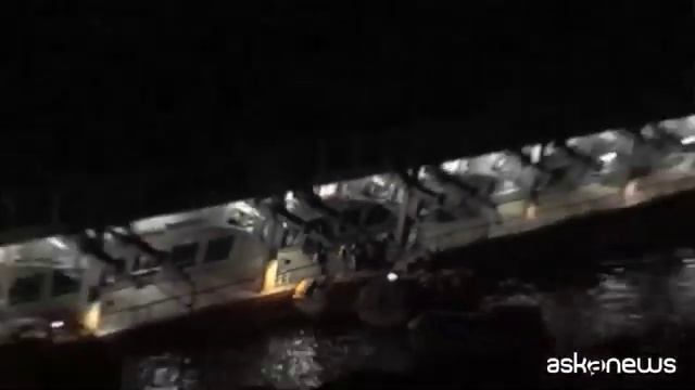 Naufragio Concordia, video inedito di Schettino vicino scialuppa смотреть онлайн