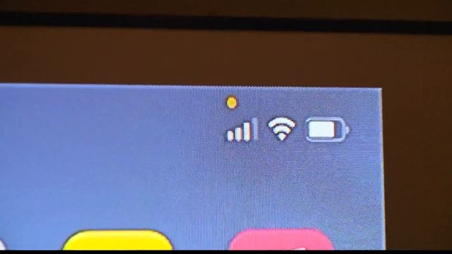 What are those green and orange dots on your iPhone? смотреть онлайн