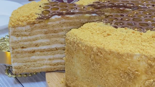 Самый Медовый МЕДОВИК со сметанным кремом! Лучший Рецепт!!! смотреть онлайн