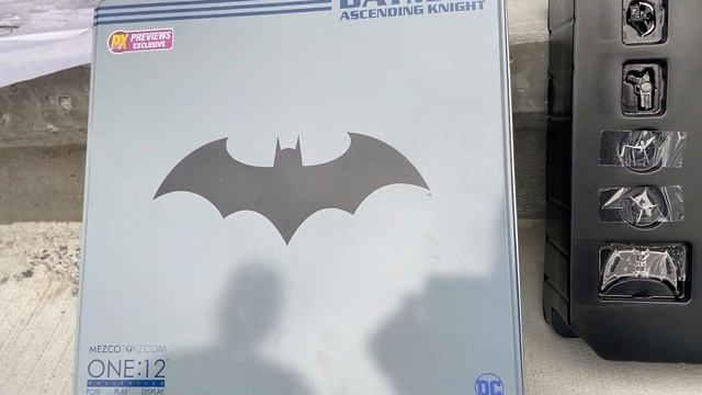 Hot Toys Batman Dark Knight DX 12 And Mezco Batman Ascending Knight PX Previews Exclusive DC Comics