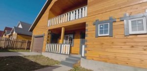 Дом из бруса с верандой и лоджией и гаражом в доме. «Удачный выбор».