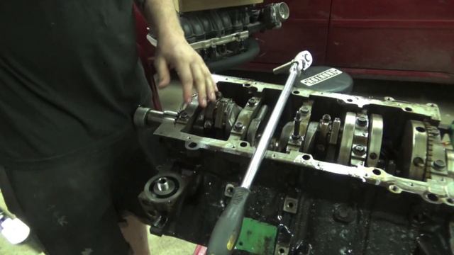 5.7 HEMI Rebuild how to go from Bare Block to COMPLETED ENGINE смотреть онлайн