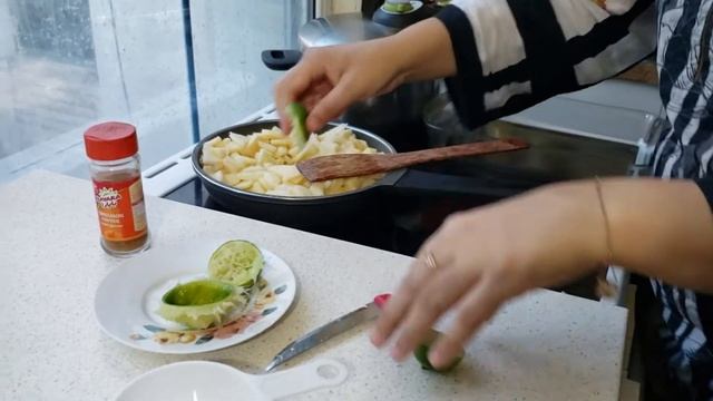 HOMEMADE APPLE PIE RECIPE (Easy)| Pakistani Mom in UAE смотреть онлайн