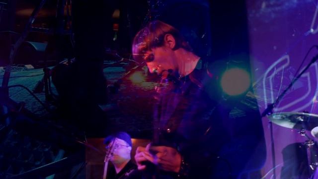 Alien Garden - Alien Land (live at the Maxtone Concert Hall) смотреть онлайн