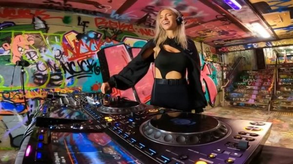 PEZSI [DJ-SET 2024] x GRAFFITI - Peak Time Driving Techno # Acid Techno [1080p]