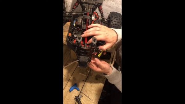 ARRMA OUTCAST 6S DIFF CASE REMOVAL