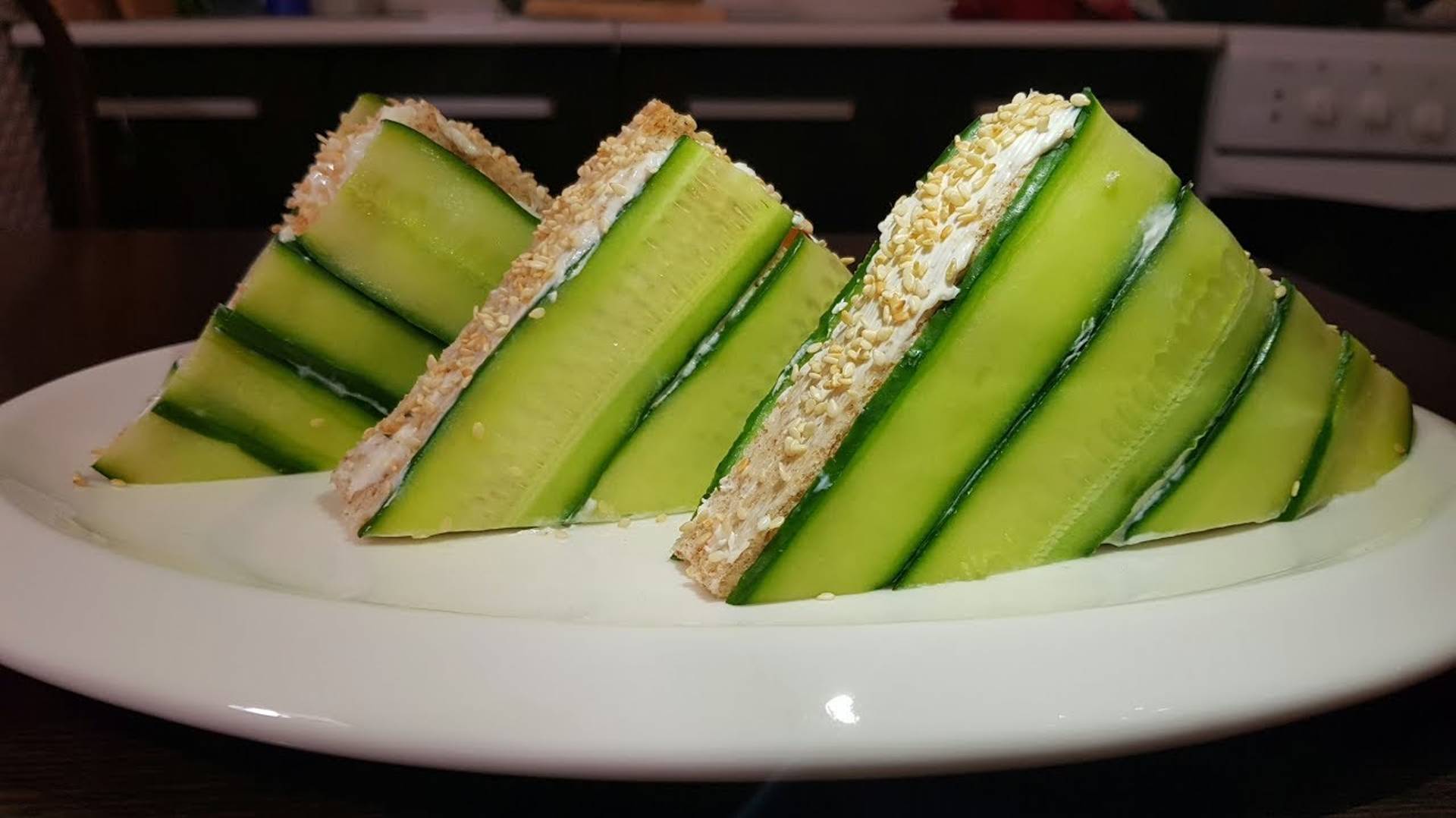 Такие бутерброды вы еще не ели! Это надо попробовать, вкусно и просто на праздничный стол. смотреть онлайн