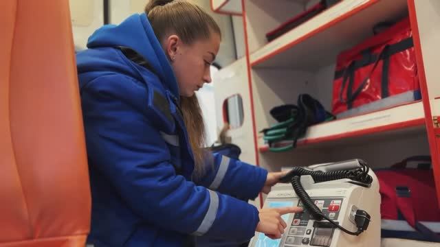 🚑 Когда видишь, что помогаешь людям, осознаёшь, что всё не зря и ты нужен именно здесь… смотреть онлайн