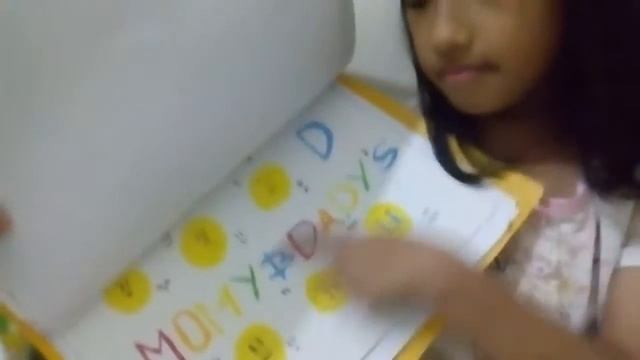 Debian shows her drawings смотреть онлайн