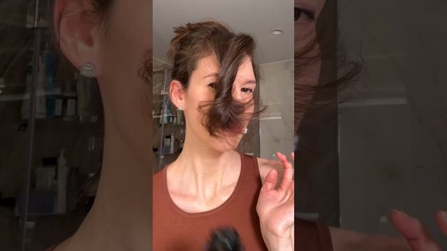 Как уложить отросшую челку#волосы #прически #hairstyle #уходзаволосами