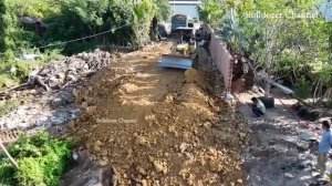 Бульдозер KOMATSU D20P, восстановление дороги, отсыпка