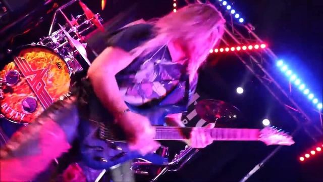 Aunt Betty's guitarist Package Shredding Motley Crue's Home Sweet Home. Video by Eric Johansen. смотреть онлайн