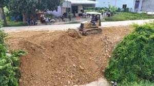 Строительство, засыпка с обочины дороги