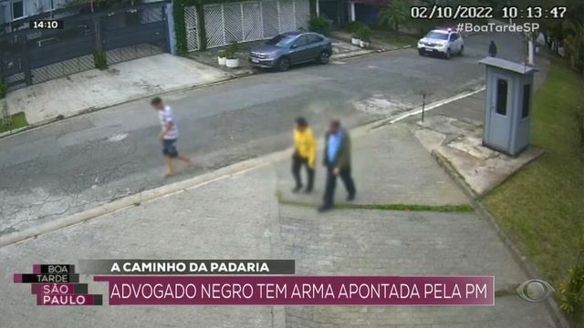 Advogado negro tem arma apontada por PM смотреть онлайн