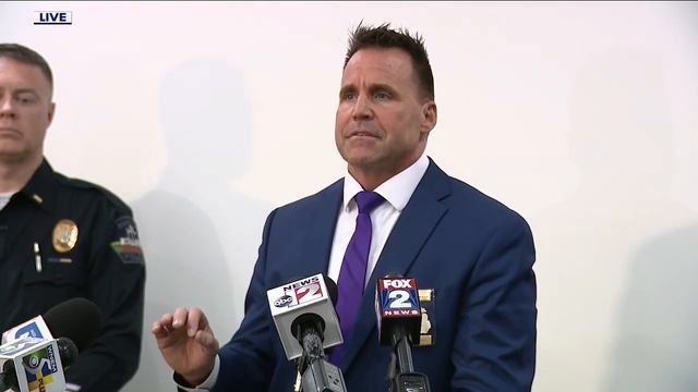 Sheriff update on shootout that left suspect dead, 2 law enforcement members wounded смотреть онлайн