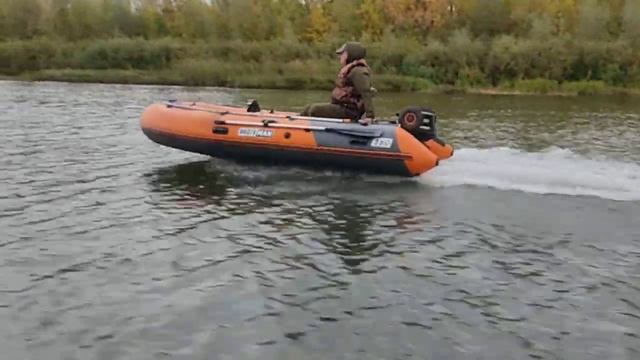 Правильный ход лодки Боатсман 360а под мотором 9,8. смотреть онлайн