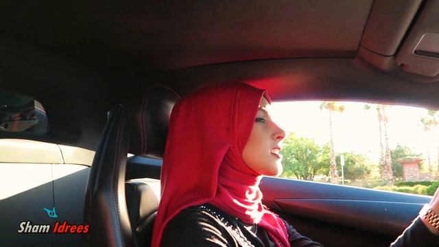 WHEN A GIRL DRIVES A LAMBORGHINI FOR THE FIRST TIME смотреть онлайн