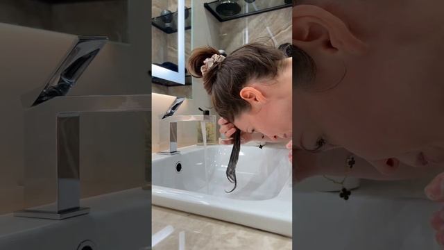 А вы так делаете? Признавайтесь#волосы #прически #уходзаволосами