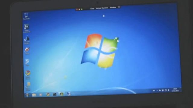First Impressions of a MacBook Air showing OSX,Windows 7 and Media Center смотреть онлайн