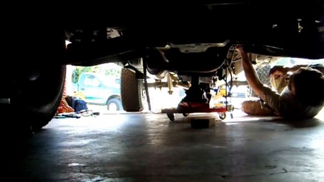 Dodge 46RE transmission removal смотреть онлайн