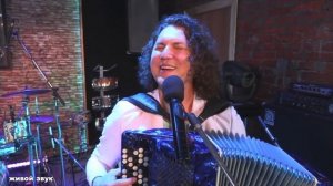 Не отпущу тебя домой.