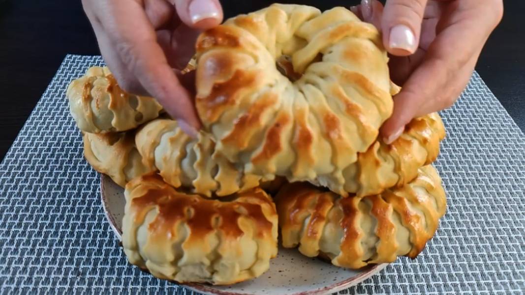 Рецепт ДОМАШНИХ БУЛОЧЕК на молоке. Булочки сдобные с вареной сгущенкой! смотреть онлайн