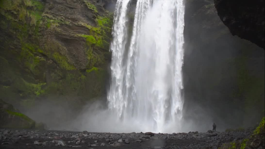 Шум водопада в летнем лесу