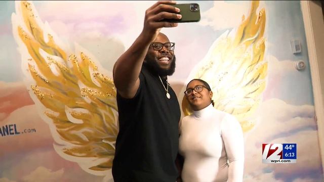 Selfie museum boasts more than just a perfect backdrop смотреть онлайн