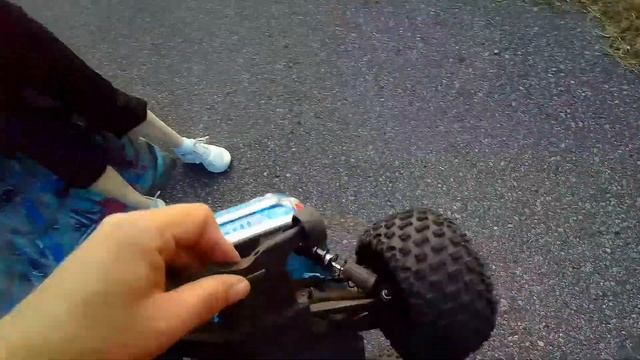 ARRMA OUTCAST 4S And ARRMA GRANITE 3S: Brutal Skatepark Bash