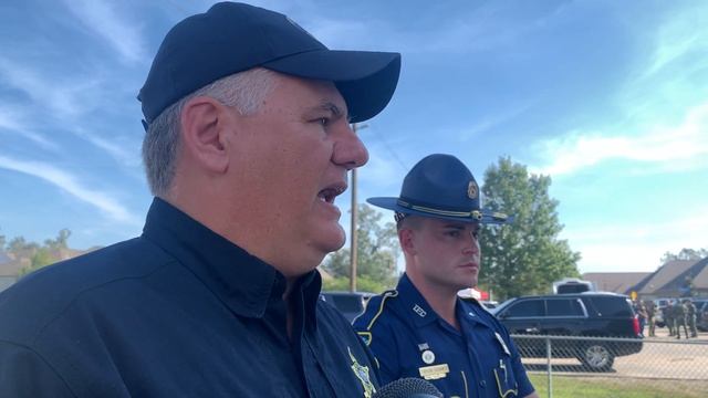 Law enforcement news conference on search for suspect in Ascension Parish смотреть онлайн