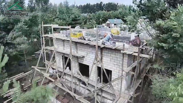 От фундамента до крыши - быстрый обзор строительства дома. смотреть онлайн