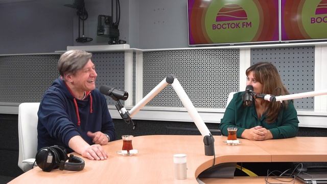 Отдых без семьи, подкаты к девушкам и обезьяна-кассир | БАЗАР-ВОКЗАЛ смотреть онлайн