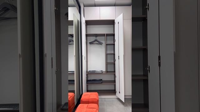 Стильный минималистичный гардероб в прихожей 🔝 смотреть онлайн