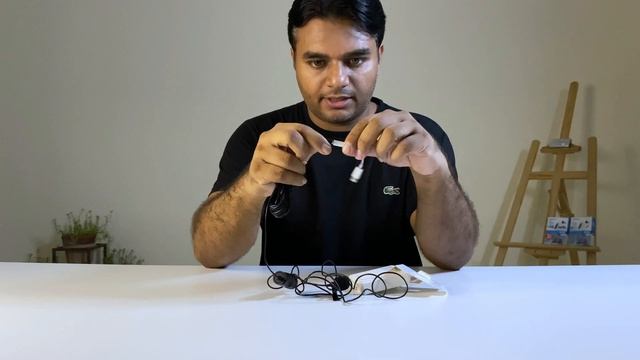 Connect IPhone with Lightning to 3.5 mm Head Phone Jack cable in order to use Boya Mic M1. смотреть онлайн