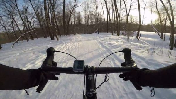 Циклокроссовый велосипед зимой в лесу - Mongoose selous comp Gravel Grinder