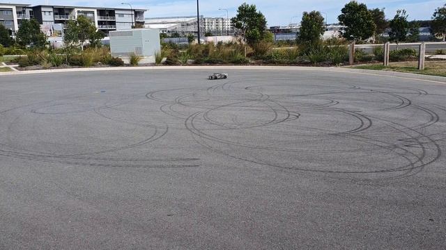 Arrma Infraction Burnout смотреть онлайн