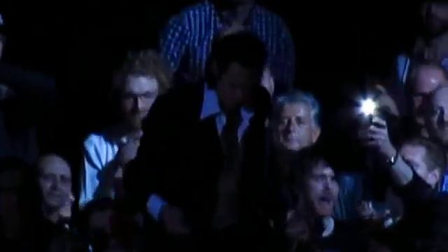 Nick Cave stage invasion live in Glasgow 27 Sep 2017 смотреть онлайн