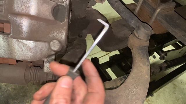 How to diagnose and replace tie rods on your isuzu NPR смотреть онлайн
