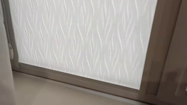 Рулонные шторы кассетные с тканью невада  Система Уни, без сверления рамы  от компании SVIL