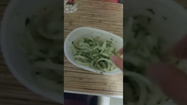 КОГДА ЖИВЕШЬ САМ И ЗАХОТЕЛОСЬ ШАВЕРМЫ смотреть онлайн