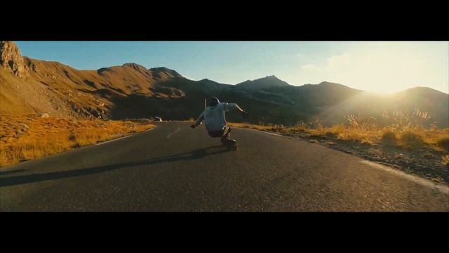 RACE AGAINST THE SUNSET: Elia Martinalli Raw Run by GoPro смотреть онлайн