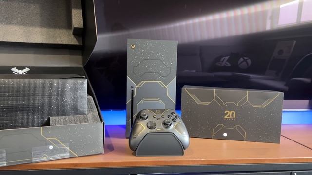 Xbox Series X Halo Infinite Limited Edition - Unboxing and display смотреть онлайн