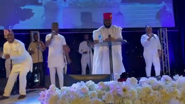 Feyisara live at Daddy Ebenezer Tiwalade Odushola's home going celebration last night. смотреть онлайн