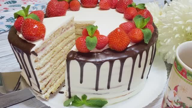Нежнейший торт «МОЛОЧНАЯ ДЕВОЧКА» с клубникой смотреть онлайн