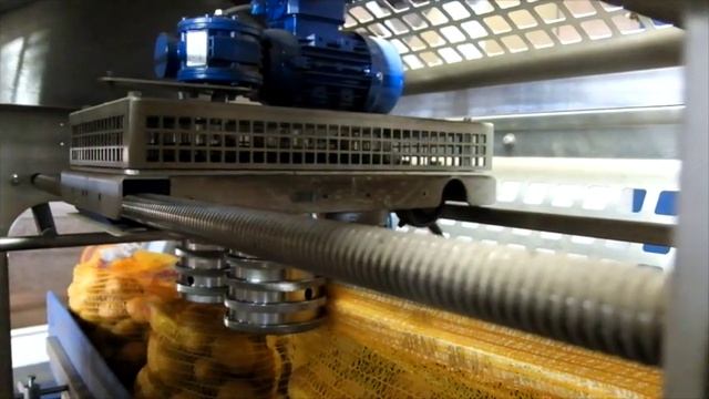 Весовой-дозатор NEWTEC 4009XB2 и две упаковочные машины Gillenkirch 2500 NE смотреть онлайн