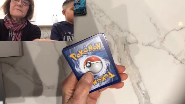 Pokémon pack battle with my grandma and mom! Opening Pokémon cards. смотреть онлайн