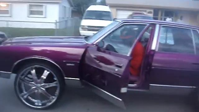 1978 CANDY PURPLE BONNEVILLE & A JAGUAR CONVERTIBLE ON ASANTI смотреть онлайн