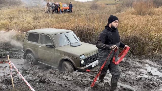 Много разных тачек🤔, тяжко всем💪🤭, «Осенние тропы», класс стандарт👍#сдс #грязь #топ #оффроад #4/4 смотреть онлайн