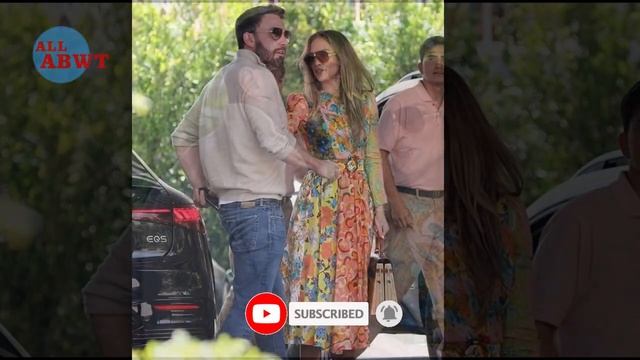 During the Easter holiday, Jennifer Lopez looks stunning in a vintage-inspired dress. смотреть онлайн
